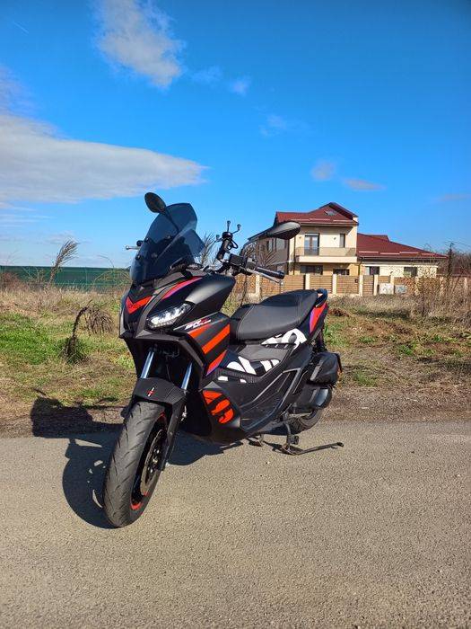 Aprilia SR GT Replica 125 , model 2023 , 3000 km