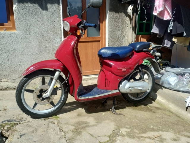 Vând scuter Scarabeo Aprilia