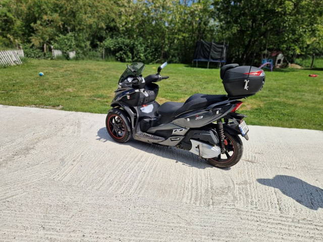 Ouadro Piaggio mp3 - permis cât B