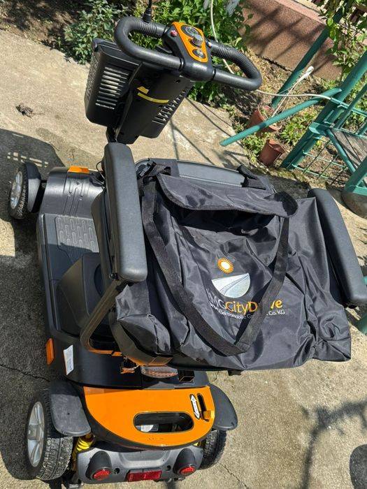 Scuter pentru persoanele vârstnice sau  h mobilitate scazuta