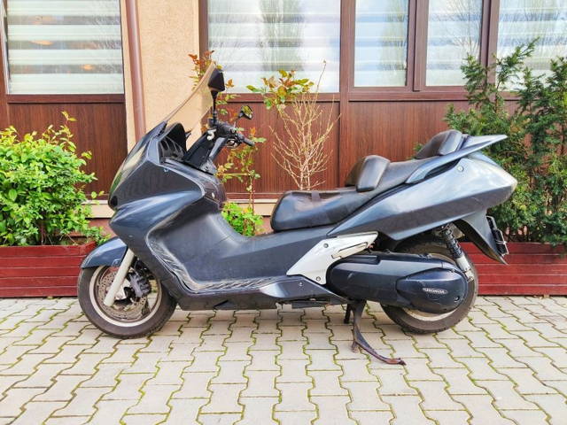 Honda Silverwing 600 maxi scooter