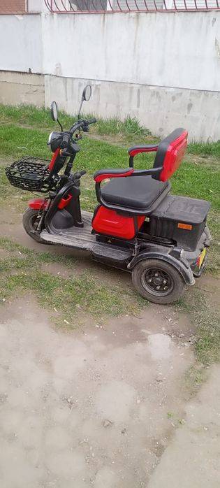 Vând tricicleta electrica noua