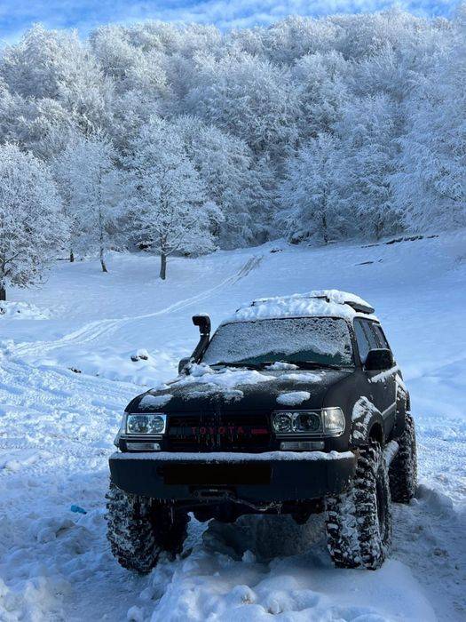 Toyota Land Cruiser off-road