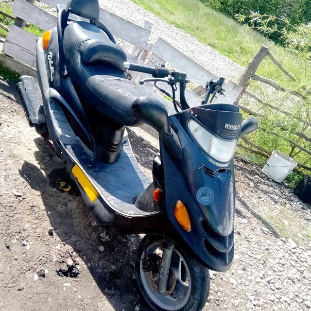 Vând scuter fucțional