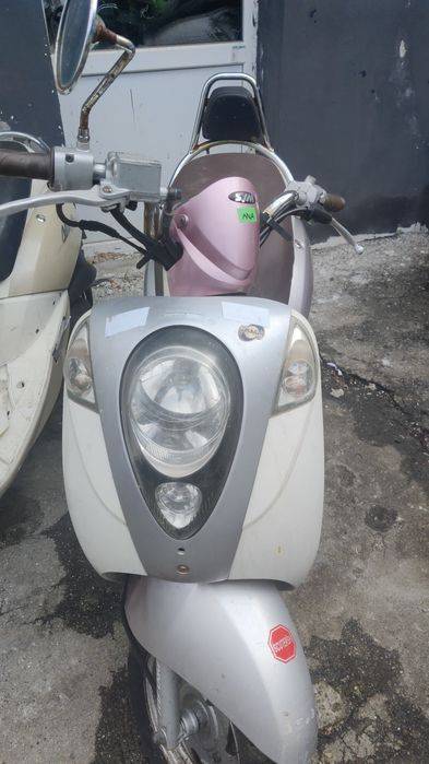 De vânzare scutere cu actele la zi