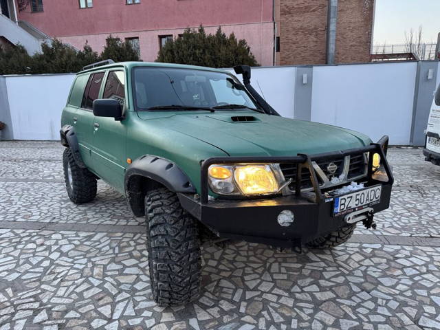 Patrol y 61 autoutilitara variante autorulota