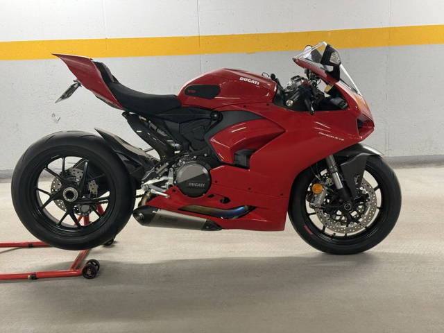 Ducati Panigale V2 2025