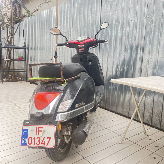 Scuter Pegasso Znen 49 cmc model Vespa doar 412 km