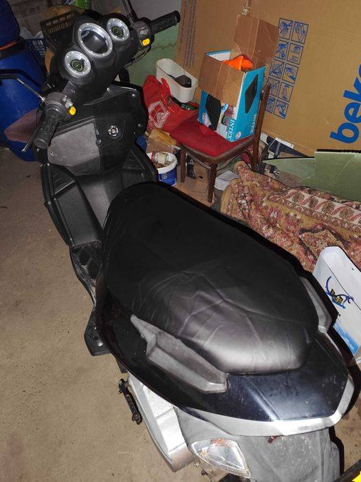 Vând Motoscuter Malaguti F 12 i inmatriculat 49cc