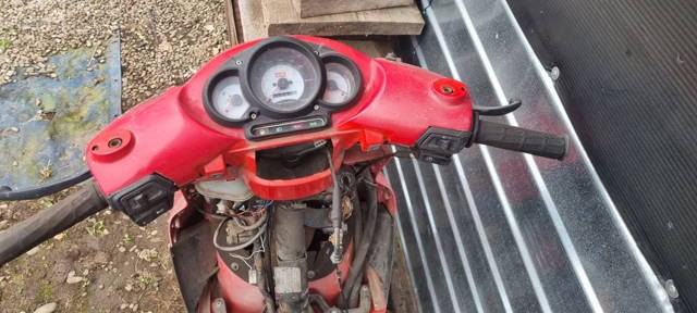 Vând dezmembrez aprilia sr50