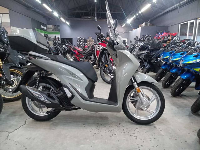 Honda SH 125i pret PROMO se conduce cu B125- stoc Honda Constanta