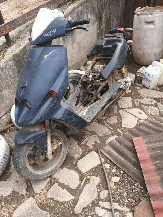 Scuter Malaguti f12 50