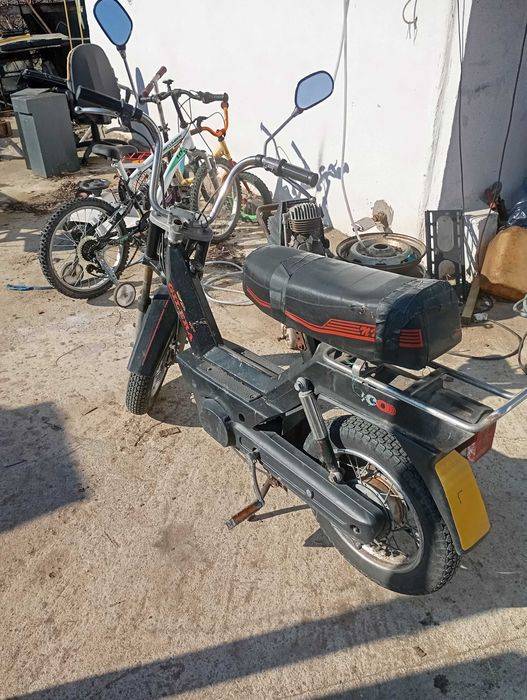 Vând moped cu pedale
