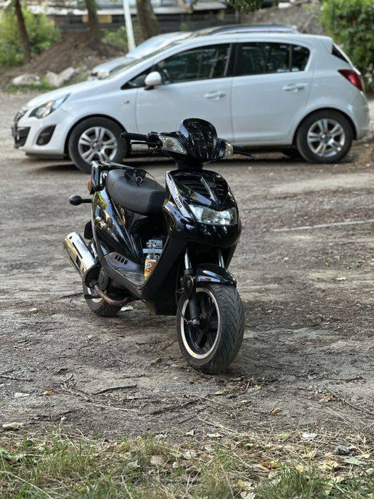 Vand scuter pe benzina