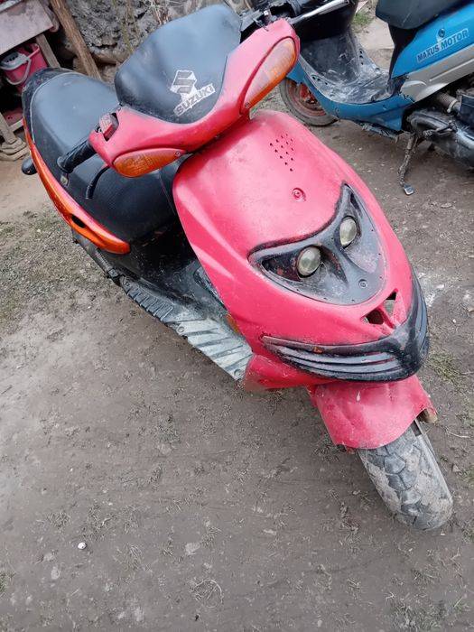 Vând scuter  cu o mica defectiune