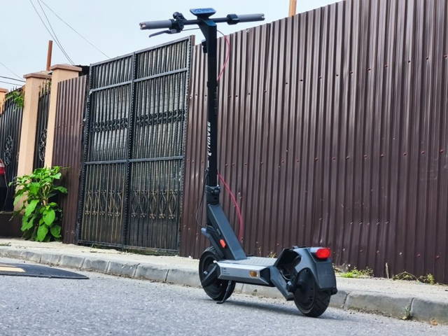 NAVEE S40  la fel ca noua