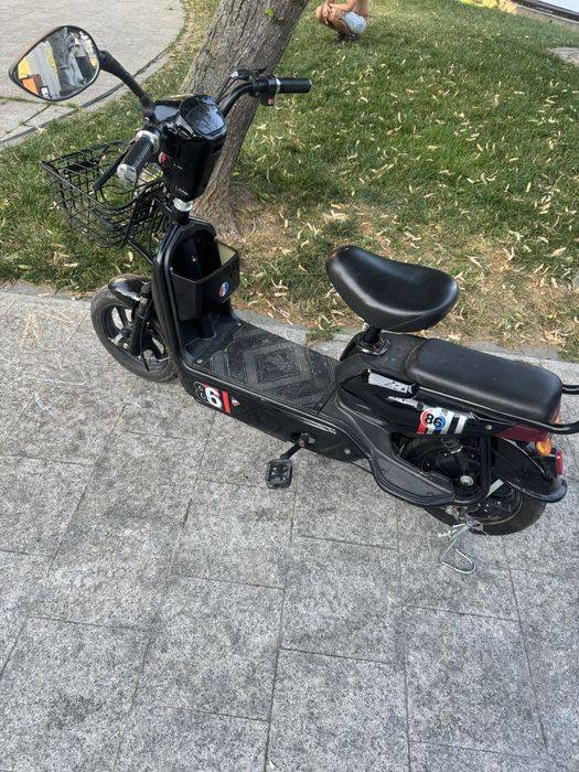 Vand scuter electric