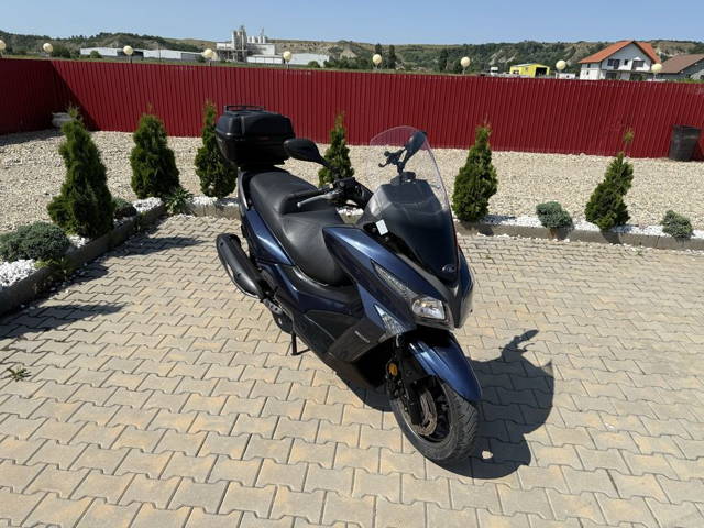 KYMCO X-TOWN 300 ABS LED top case impecabil recent adus din Germania
