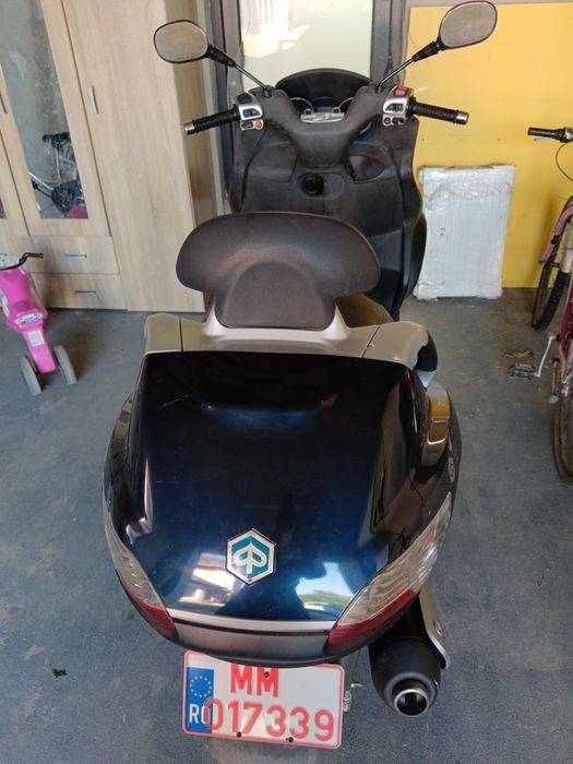 Piaggio MP3 triciclu