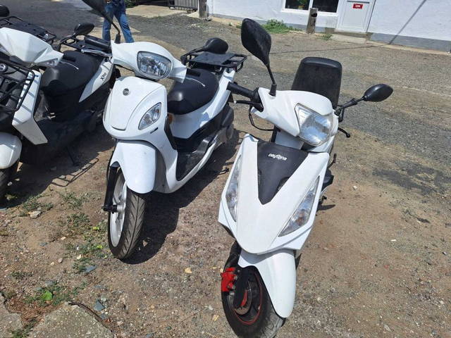 Inchiriez scutere 50cc sau 125cc pentru Delivery Glovo, Tazz, 270 lei.