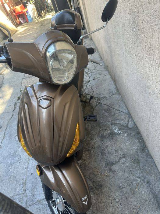 Vand scooter electric 2000 de lei
