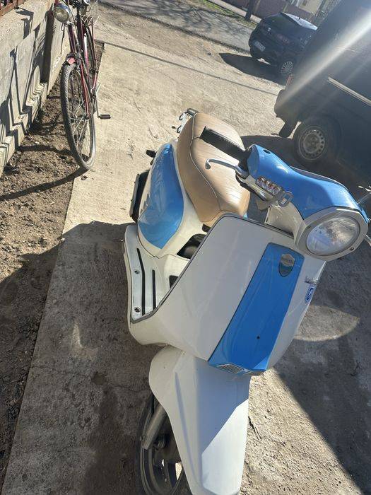 Vand sau schimb cu motor pe viteze lambretta 125cc