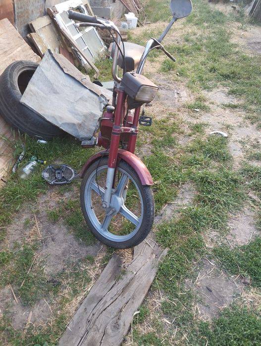 Vând Piaggio fără motor pentru fier vechi