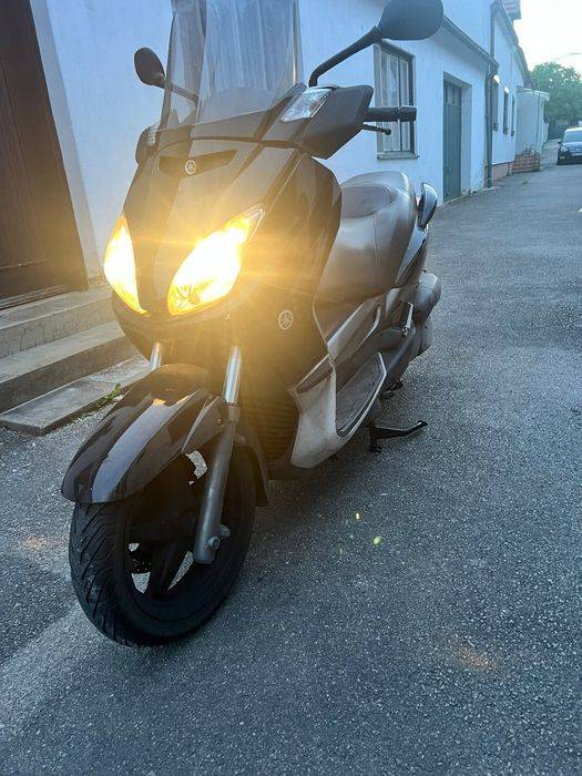 Vând scuter yamaha yp 250cc