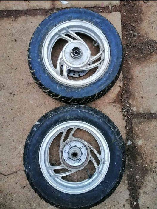 De vânzare piese scuter
cu roti 
600 lei