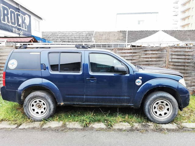Nissan Pathdfinder 4x4 7 locuri - 2.5 cm3 - 175 cp - manuala