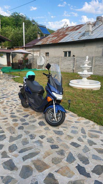 Vând scuter Suzuki 125cc