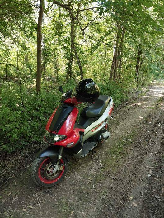 Vand gilera runner 49 cm racire pe apa,scuterul este full malossi