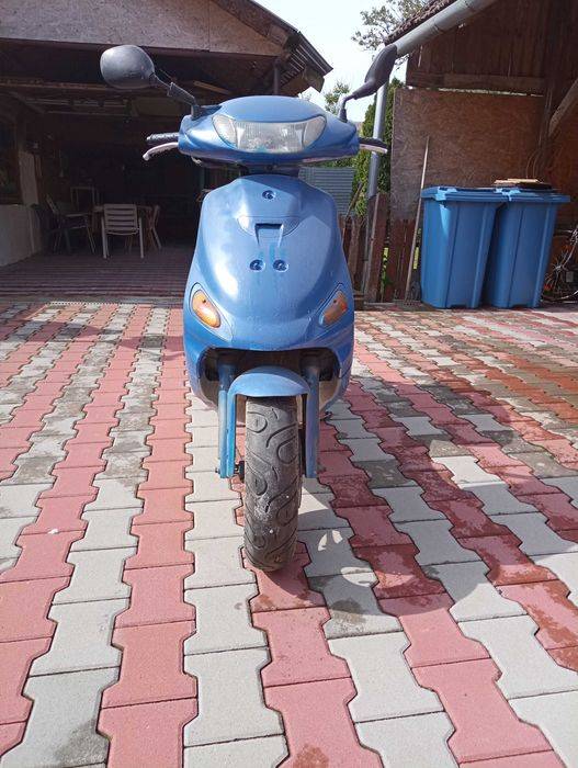 Vând scuter preț 300€ negociabil  Nr de telefon.