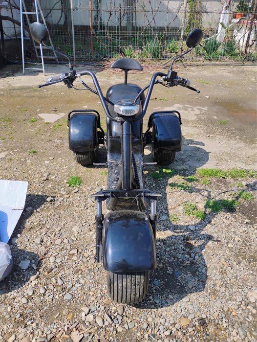 Triciclu pe 3 roti de vanzare. Mai multe detalii la telefon