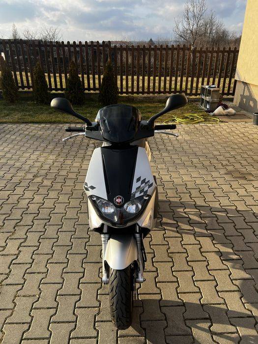 Gilera Runner 125 4 timpi(Merge cu cat.B)
