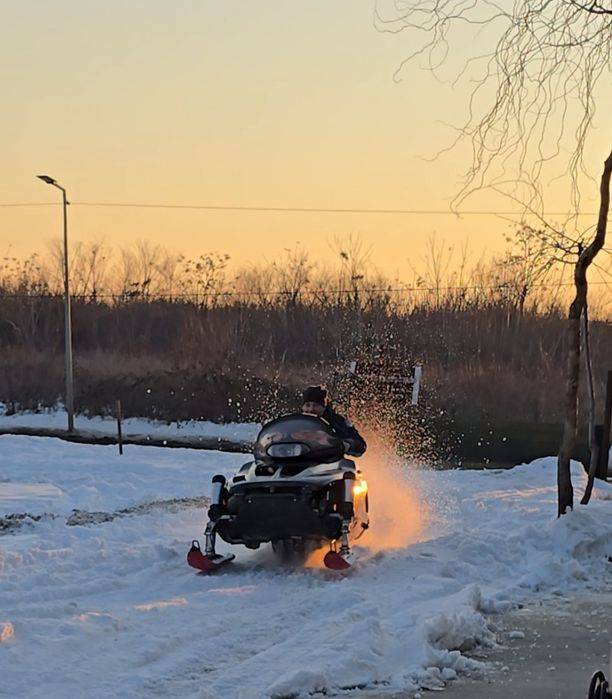 Snowmobil Yamaha Vmax 4 750, motor 4 cilindrii 2 timpi 140 CP