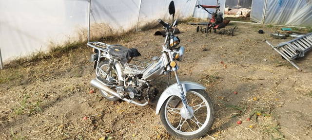 Vând scuter curier cu acte.