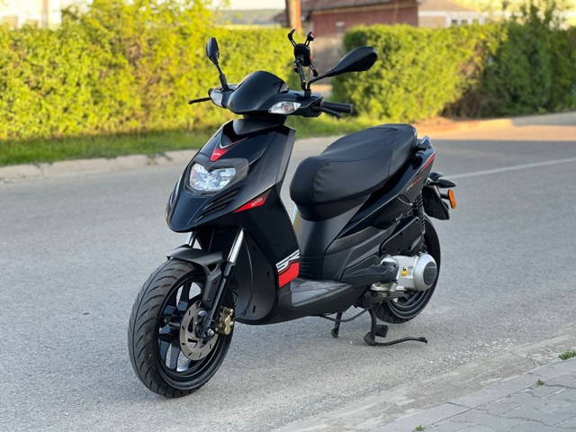 Aprilia SR ; 2016 ; 125 c.c.
