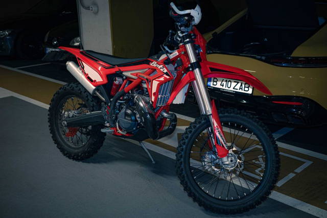 Motocicleta Enduro Beta Xtrainer 300 MY 2023