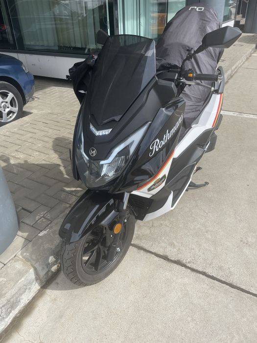 Scuter 125 cc Mitt GTS