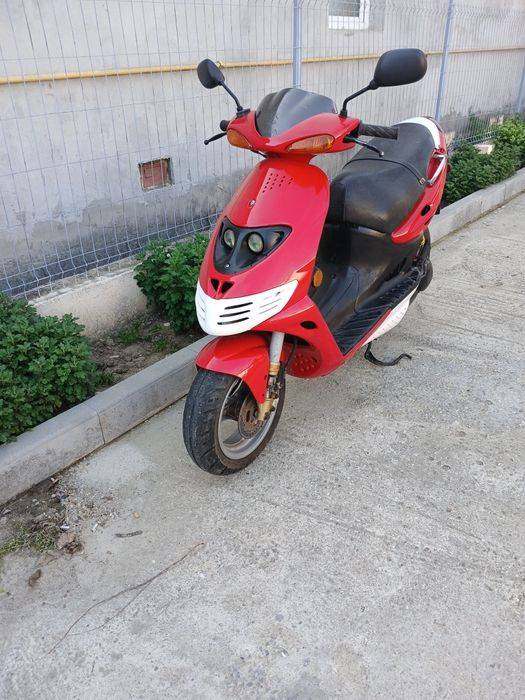 Scuter Suzuki 49cc