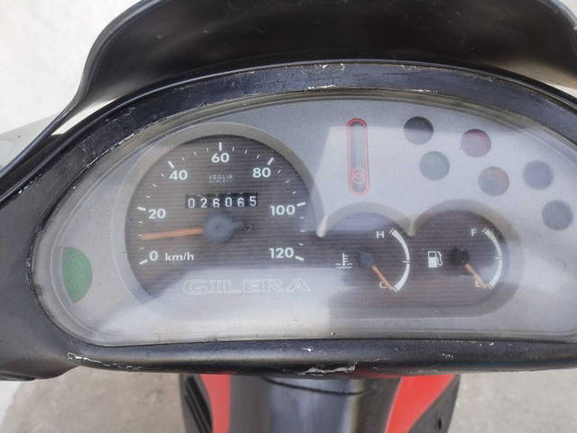 Vând scuter GILERA RUNNER care funcționează perfect.