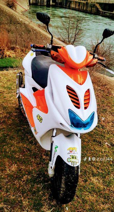 Vând scuter Yamaha aerox