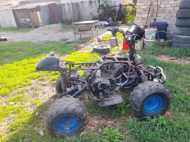 Vând atv defect !