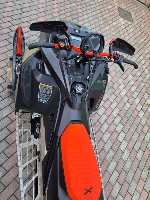 Snowmobil Ski Doo Summit X Turbo 114 mile