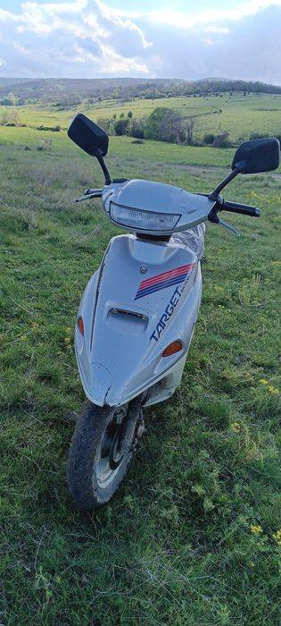 Vînd  Scuter  ymaha boster mbk mai mute detalii la telefon