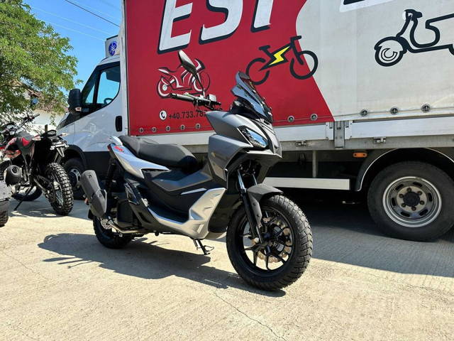Aprilia SR GT 125 -se conduce cu B--stoc EST BIKE Campina