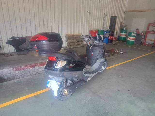 Vând sau schimb Piaggio X9 500 evolution