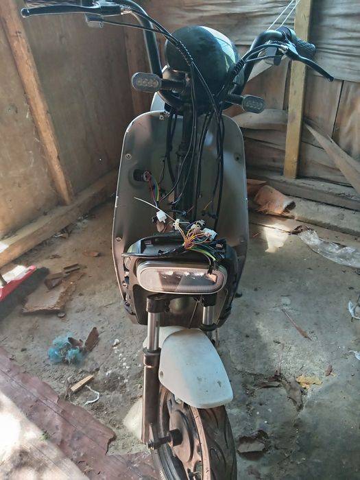 Vând moped electric defect