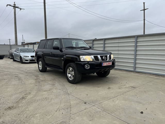 Nissan patrol y61 autoutilitara N1 4locuri